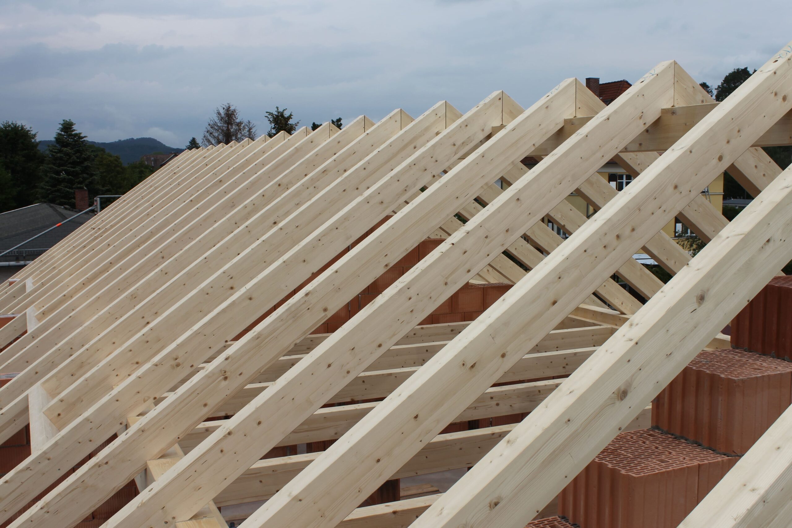 Einfamilienhaus mit sichtbaren Dachstuhl